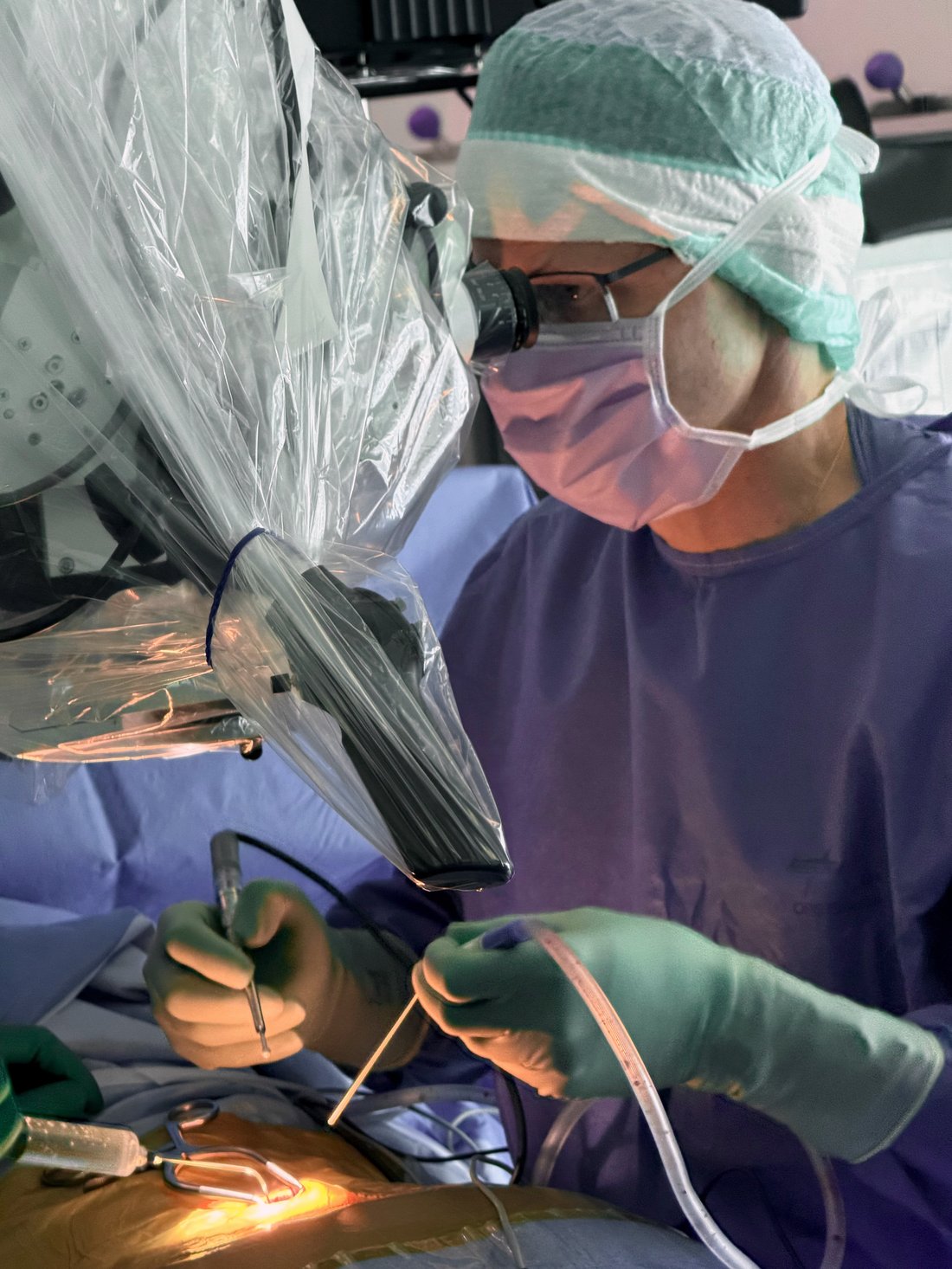 Dr. Benoit Jenny im Operationssaal